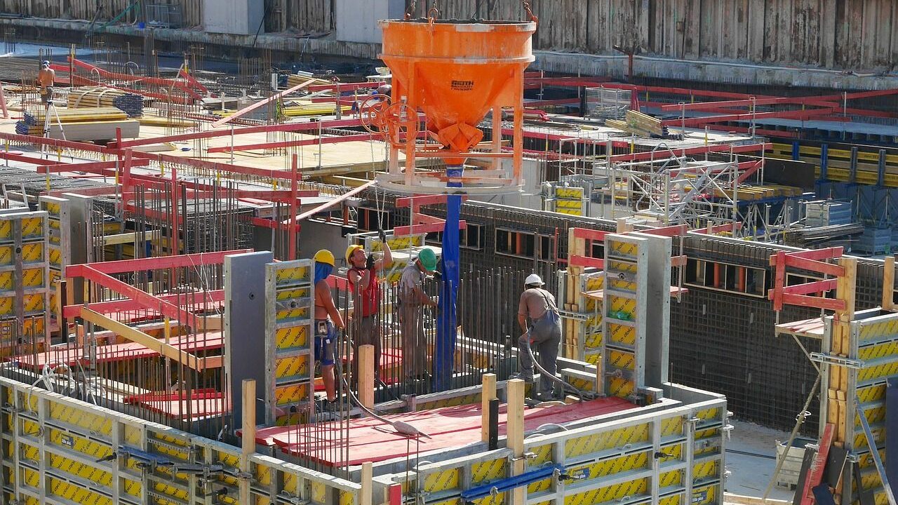 pad-ceskeho-stavebnictvi-se-prohloubil-stavebni-produkce-v-cervnu-propadla-o-desetinu
