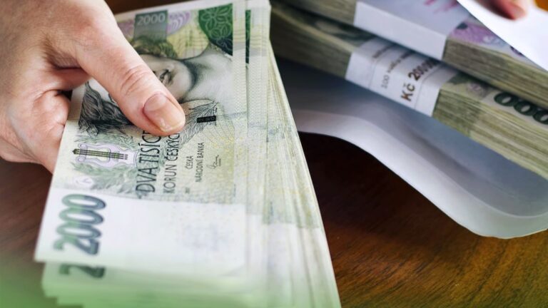 deviti-z-deseti-cechu-prijde-frekvence-bankovnich-personalizovanych-nabidek-prehnana-uvitali-by-spis-financni-rady
