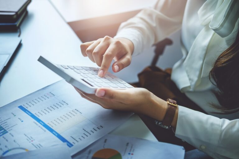 Accountant,,Auditor,,Self-employed,,Finance,And,Investment,,Tax,Calculation,And,Budget,