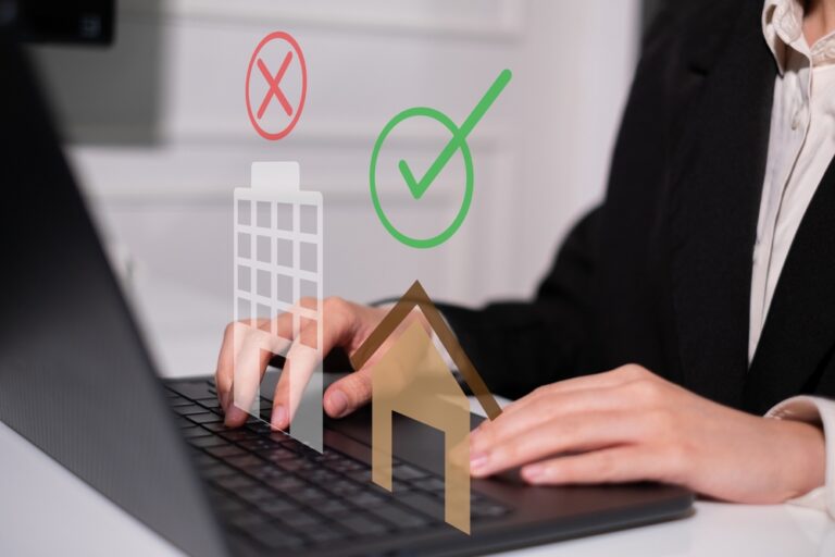 Choosing,Home,Over,Versus,Condominium,Comparison,Building,Real,Estate,Property