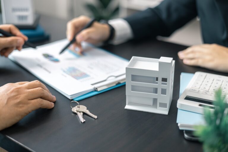 Real,Estate,Agent,,Skilled,In,Finance,And,Business,,Took,On