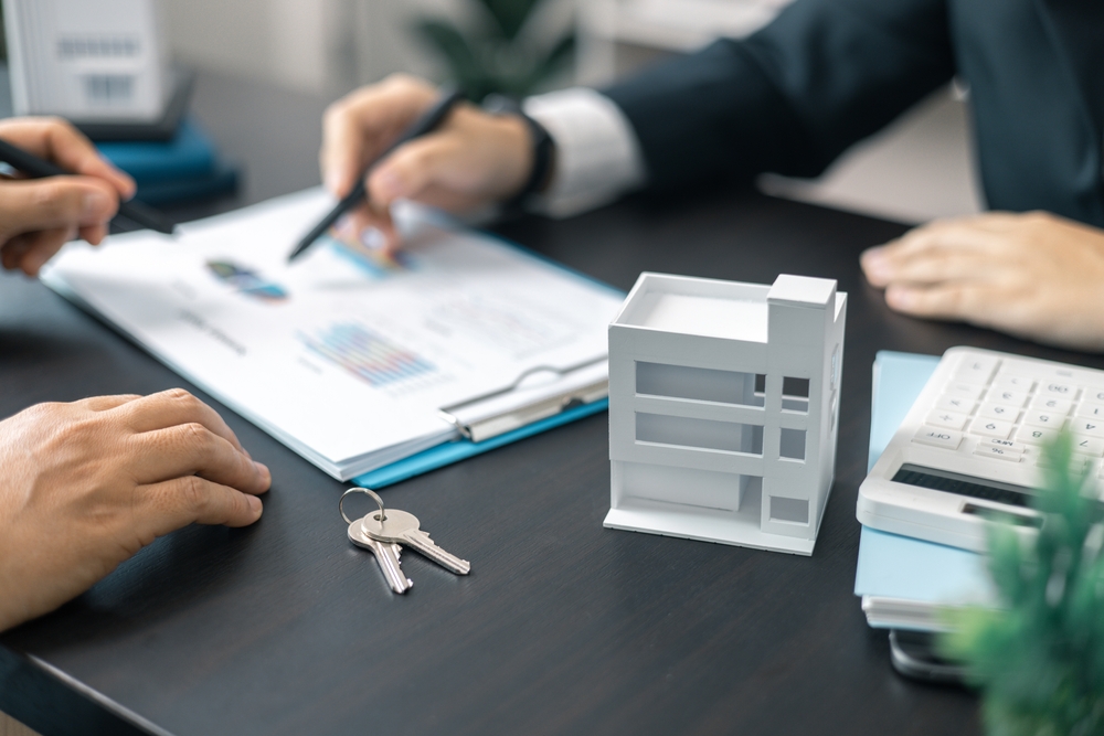 Real,Estate,Agent,,Skilled,In,Finance,And,Business,,Took,On