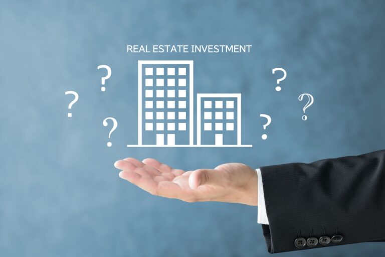 Business,Man's,Hand,And,Building,Pictogram,And,Real,Estate,Investment