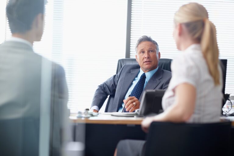 Meeting,,Planning,And,Mature,Consultant,With,Negotiation,Report,,Collaboration,Or