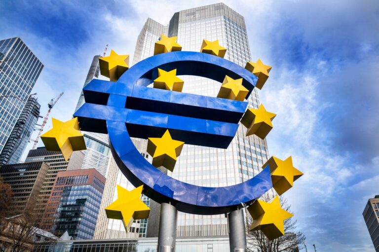 Frankfurt,,Germany,-,Nov.,30,,2023.,The,Euro-skulptur,In,Front