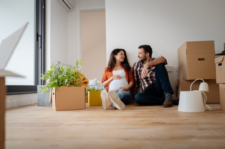Beautiful,Young,Couple,Expecting,A,Baby,Just,Moved,Into,An