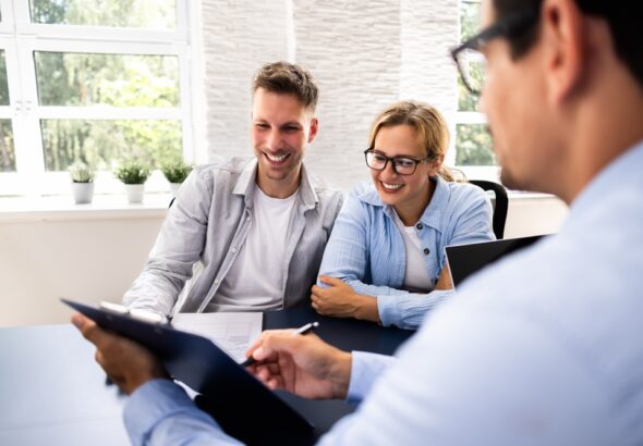 Financial,Consultant,Explaining,New,Project,Investment,To,Young,Couple,In