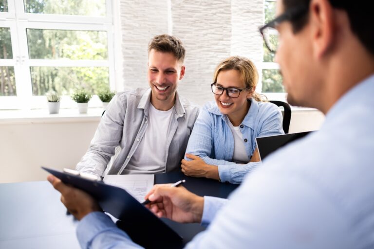Financial,Consultant,Explaining,New,Project,Investment,To,Young,Couple,In