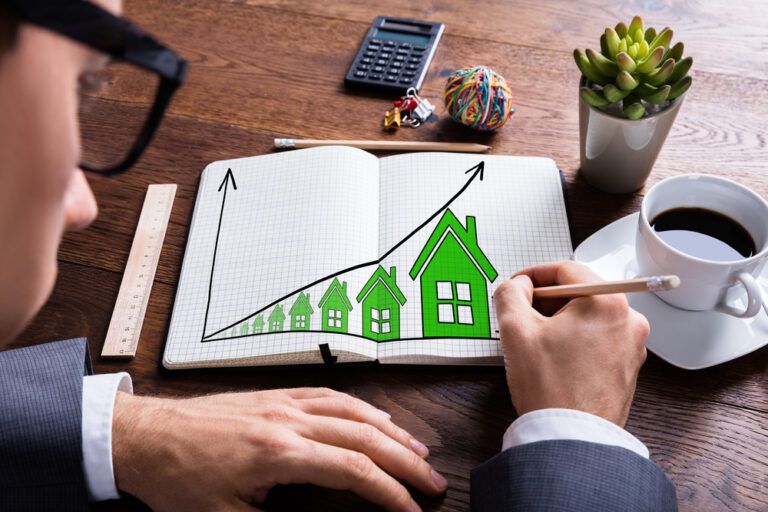 Close-up,Of,Businessman,Drawing,Growth,In,Real,Estate,Prices,In