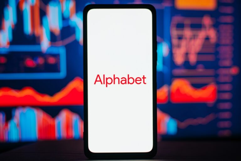 Alphabet,Investment,And,Trading,,Financial,Crisis,Concept.,Alphabet,Company,Logo