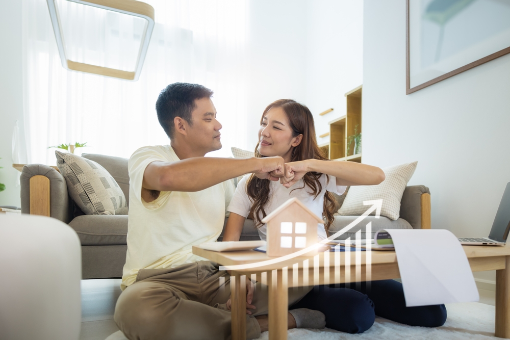 Asian,Couple,In,Home,Or,House.,Include,Increasing,Graph,,Laptop,