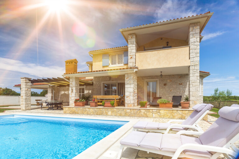 Holiday,House,With,Pool
