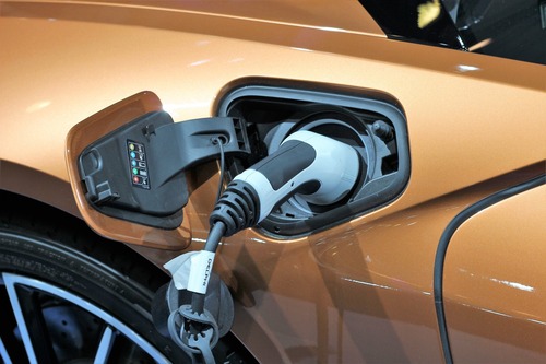 bilance-skod-elektromobilu-a-spalovacich-motoru-se-priblizuje