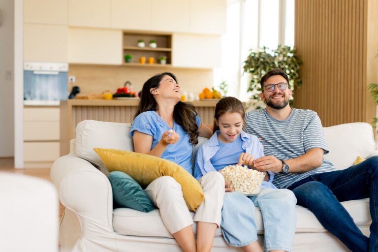 In,A,Warm,And,Inviting,Living,Room,,A,Family,Shares