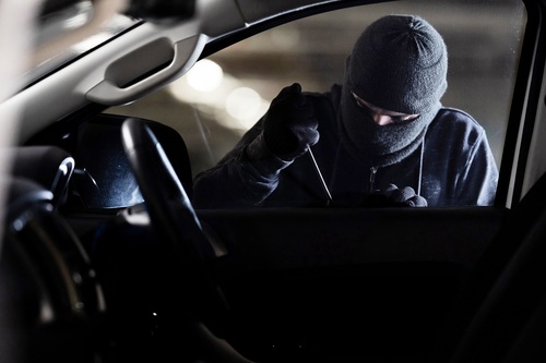 The robbers robbed the car in the parking lot at night.