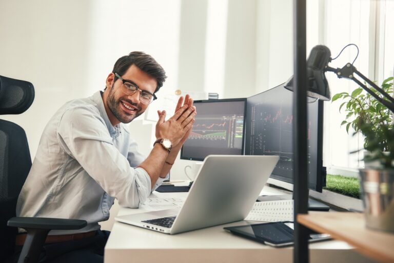 Young,And,Successful.,Happy,Bearded,Trader,In,Formal,Wear,And