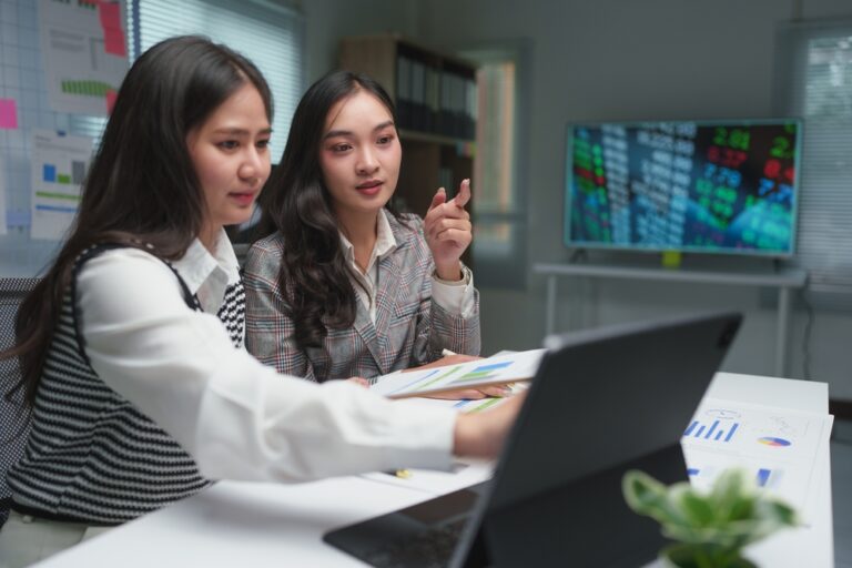 Two,Young,Businesswomen,Discuss,The,Details,Of,Their,Planning,,Operations,