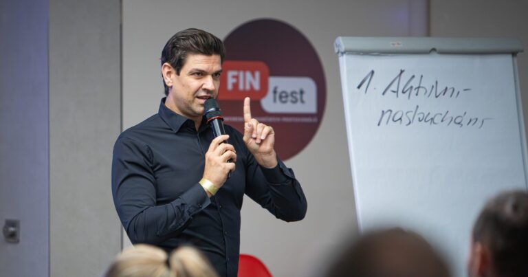 lepsi-nez-algoritmus-umeni-lidske-komunikace-v-dobe-ai