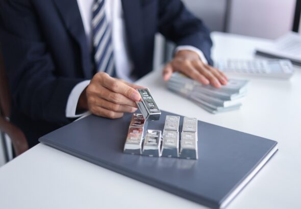 Silver,Trading,Businessman,Invest,In,Trading,Silver,,Calculating,Profit,Price