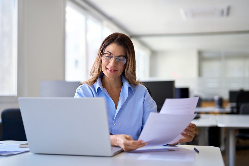 Businesswoman,Financial,Advisor,Consultant,Reading,Document,,Checking,Tax,Paper,Using