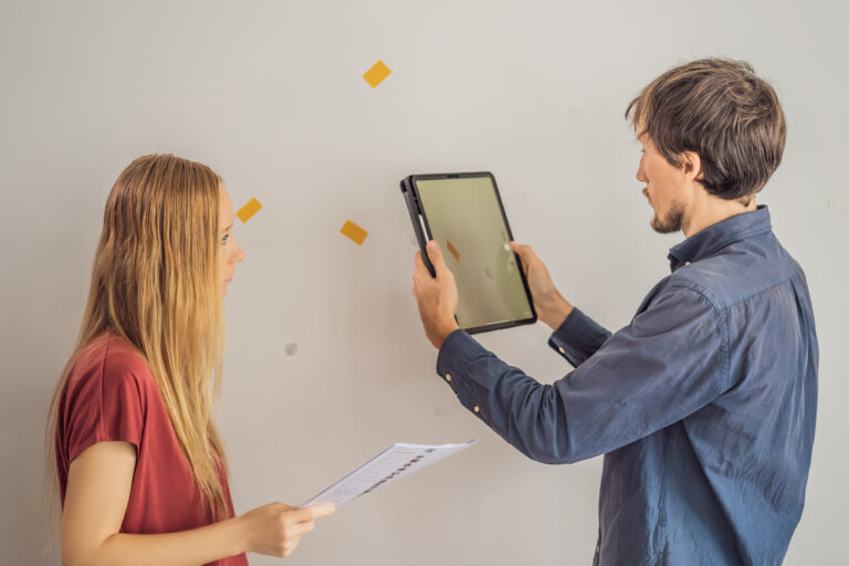 The,Realtor,Checks,The,Condition,Of,The,Apartment,When,The