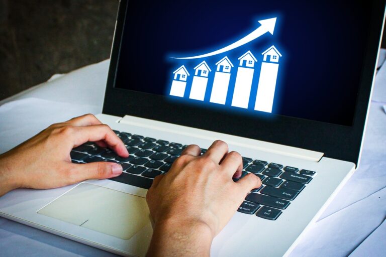 Real,Estate,Investment,Growth,Presentation,With,Bar,Chart,And,House