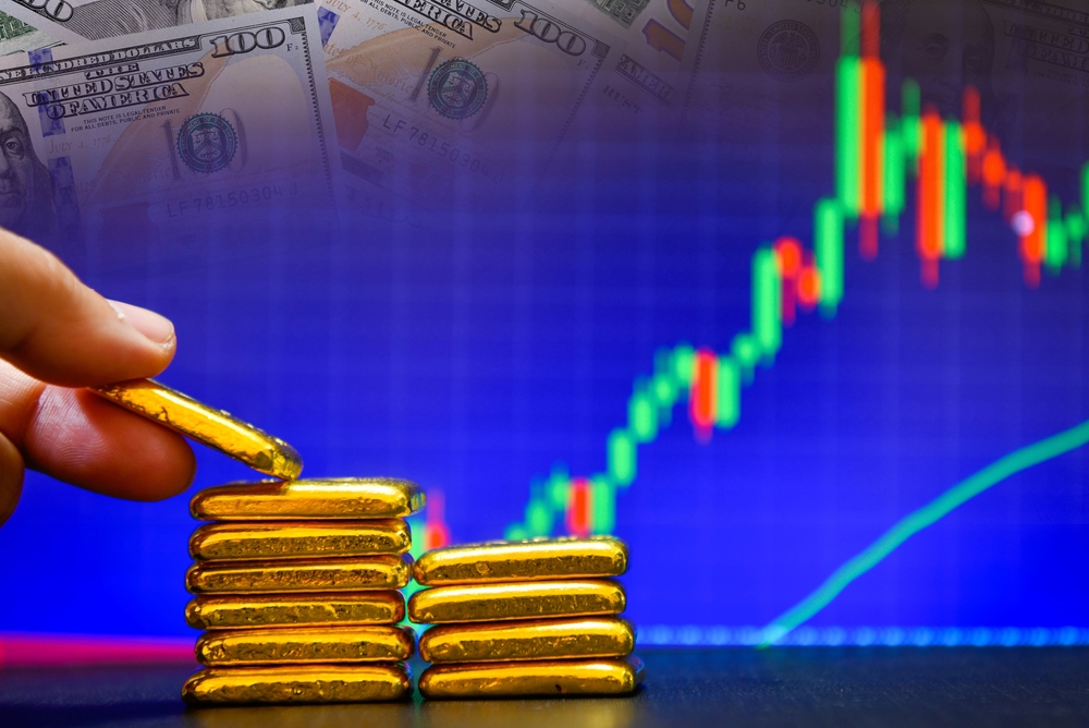 Close,Up,Photo,Hand,Holding,A,Gold,Bars,The,Candlestick