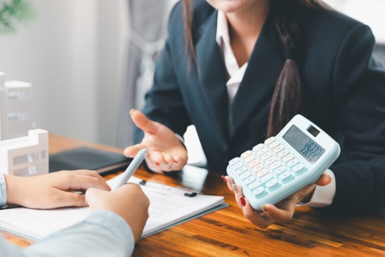 Home,Loan,Officer,Uses,Calculator,With,House,Plan,Loan,Real