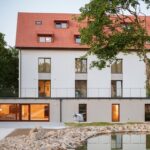 pojistovny-investuji-do-dostupne-pece-porizuji-domov-pro-seniory-v-tmani