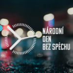 cesko-se-symbolicky-zpomali-orloj-odbije-130krat-za-obeti-rychle-jizdy