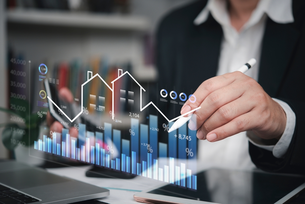 Investor,Or,Developer,Digital,Stylus,With,Virtual,Graph,Real,Estate