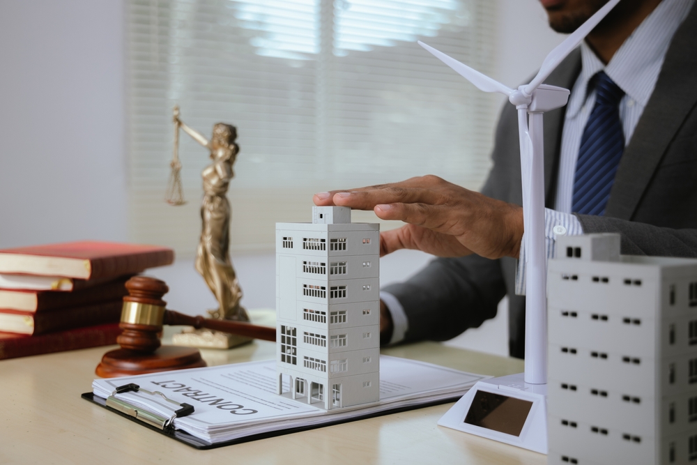 A,Lawyer,Specializing,In,Real,Estate,Law,Handles,Property,Sales,