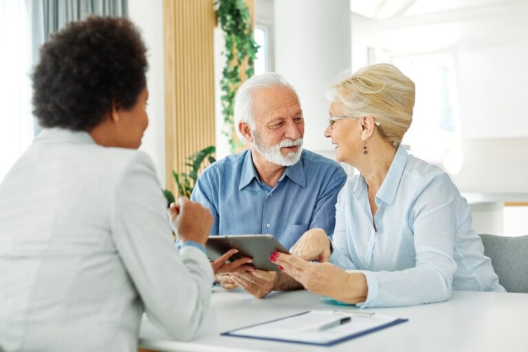 Senior,Couple,Having,A,Meeting,With,An,Agent,Using,A