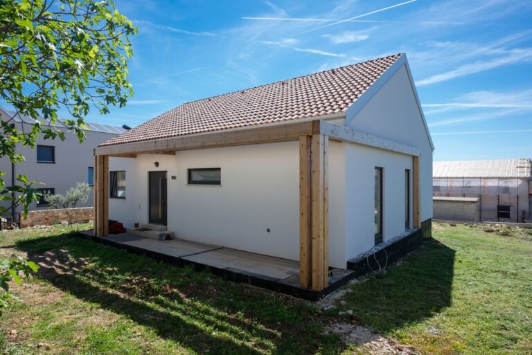 Modular,Modern,Minimalistic,Low-energy,Home,With,High-efficiency,Heating,And,Cooling