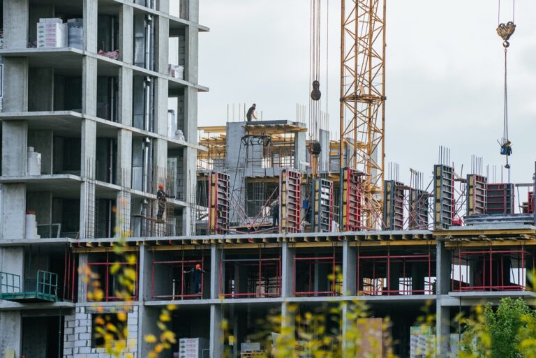 Construction,Workers,Efficiently,Building,A,Large,Concrete,Residential,Building,,Using