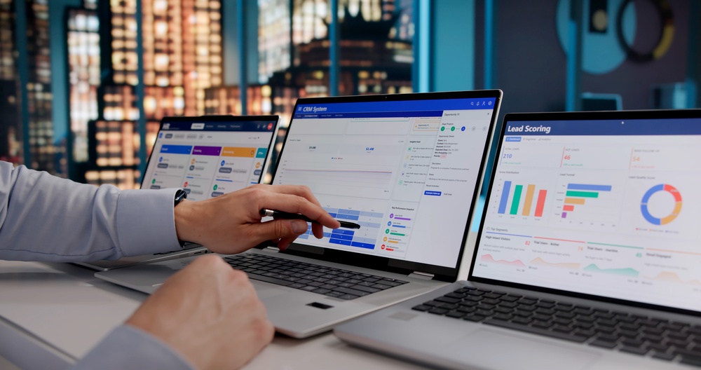 Tech,Specialist,Examining,Crm,Insights,To,Enhance,Business,Sales,And