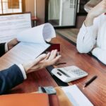 Business,People,Home,Sales,Broker,Is,Using,A,Pen,Pointing