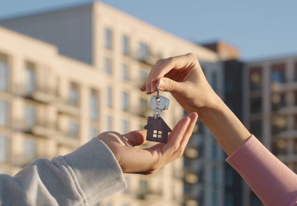 Close,Up,Of,Female,Real,Estate,Owner,Handing,Over,House
