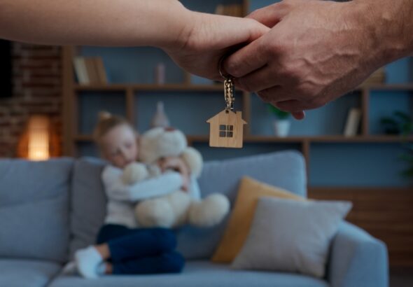 Happy,Caucasian,Family,Relocation,Buying,New,Home,Couple,Parents,Hands