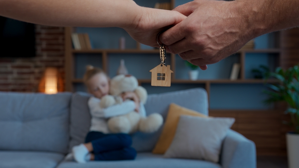 Happy,Caucasian,Family,Relocation,Buying,New,Home,Couple,Parents,Hands