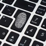 e-smejdi-zautocili-na-10-miliard-korun-banky-klientum-zachranily-pres-8-miliard