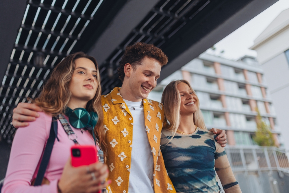 Generation,Z,Students,Hanging,Out,Together,Outdoors,In,The,City.