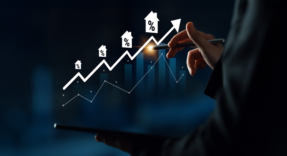 A,Business,Professional,Analyzing,A,Growth,Chart,With,Real,Estate